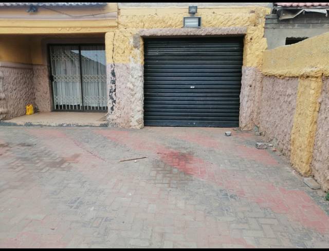 2 BEDROOM HOUSE FOR SALE IN SEBOKENG ZONE 19